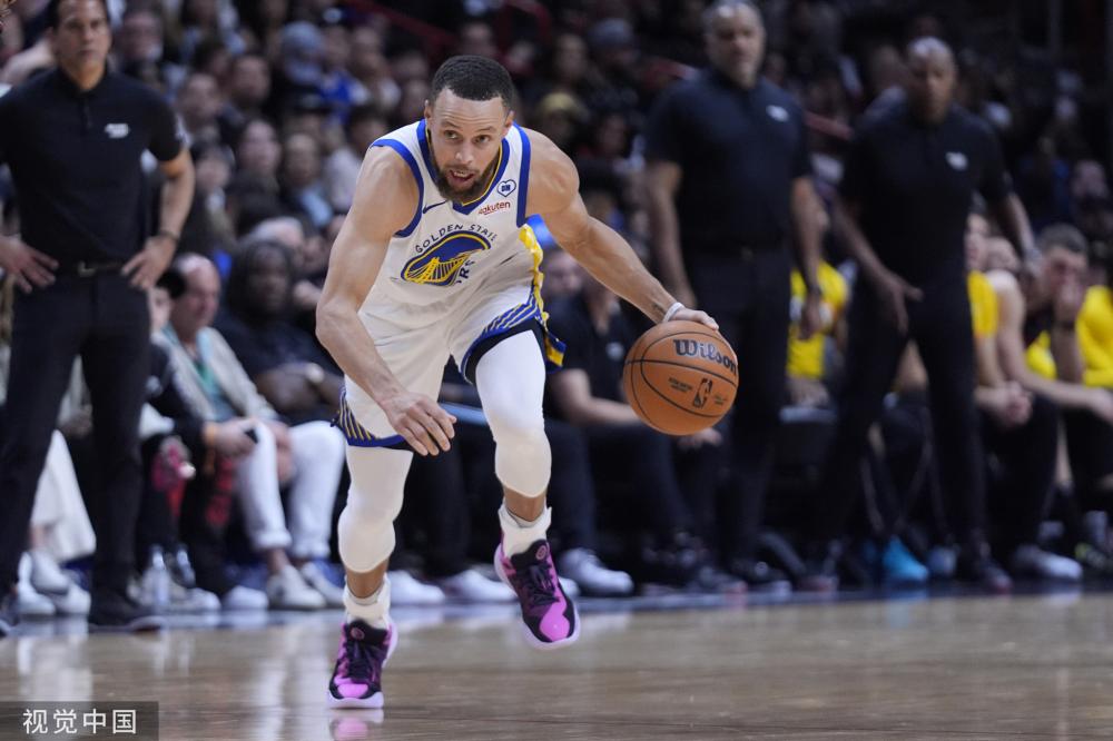 网球场上 网球场上