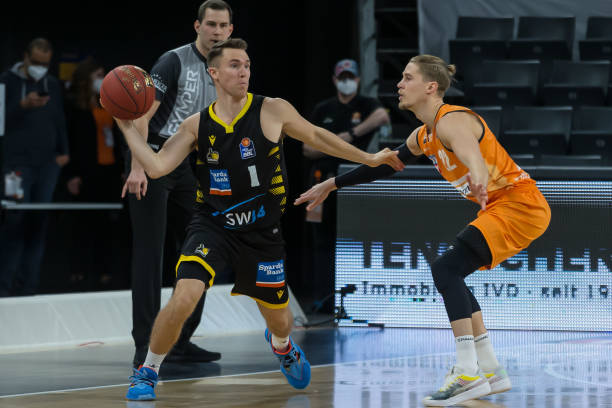 率先取得领 率先取得领