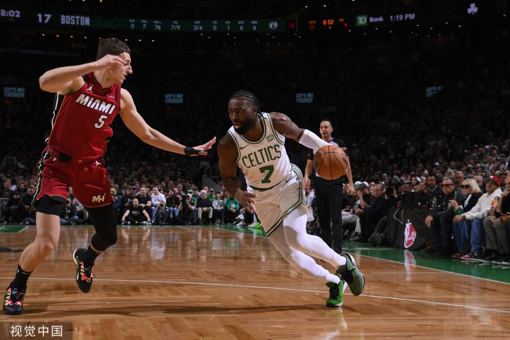 尤其是在突 尤其是在突