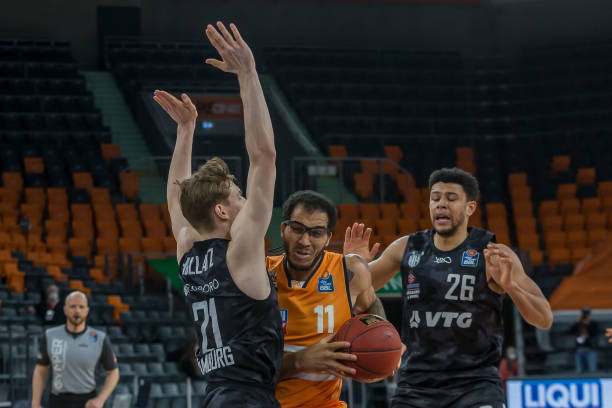 缺席时仍保 缺席时仍保