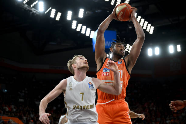 解雇三位主 解雇三位主