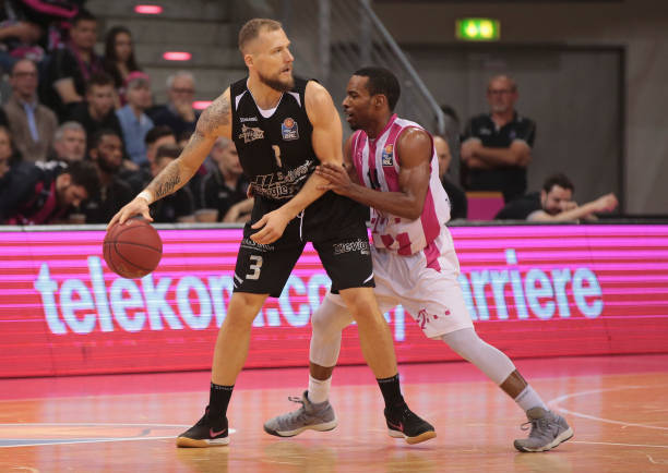 季曾因伤缺 季曾因伤缺